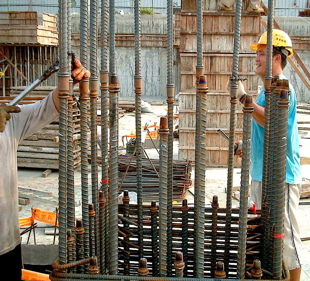 Site operation of two-pieces friction-welding coupler splicing